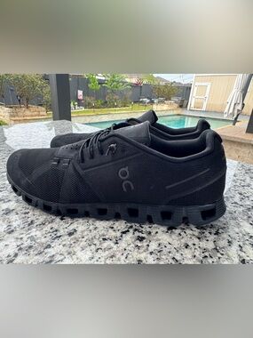 On Running Men's Black Lightweight Cloud-Inspired Trainers